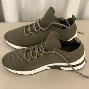 Urban Sport by J/Slides Gabby Khaki Knit Sneakers Women's Size 7 Excellent Cond